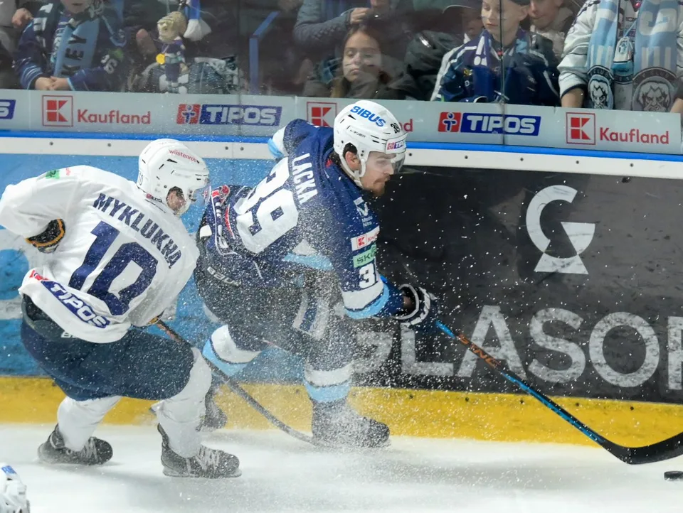 Read more about the article Nitra je slovenským hokejovým majstrom: V meste pod Zoborom vypukli bujaré oslavy!