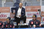 Na snímke uprostred tréner Slovana Ján Pardavý v prvom stretnutí C-skupiny hokejovej Ligy majstrov HC Slovan Bratislava - Tappara Tampere (Fín.) 1. septembra 2022 v Bratislave.