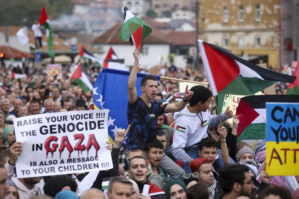 Read more about the article Protesty študentov neutíchajú: Univerzita Sciences Po pre protesty uzavrie hlavnú budovu v Paríži