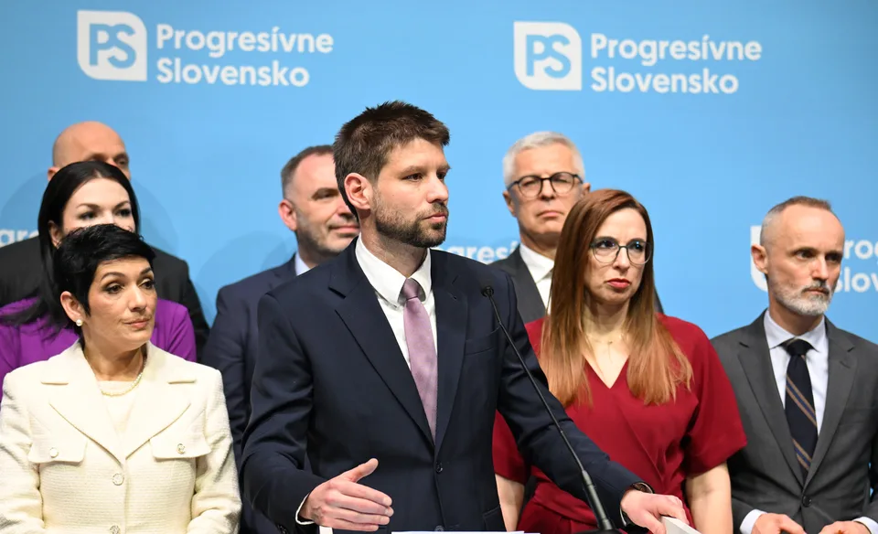 Read more about the article Od kauzy ku kauze. Pekár tvrdí, že PS nemá s demokraciou nič spoločné, hovorí o nátlaku a klamstvách