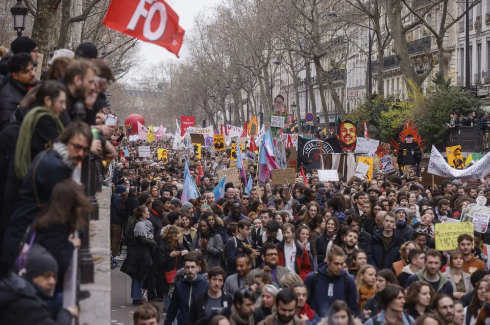 Read more about the article Francúzi pôjdu do dôchodku neskôr. Ani Ústavna rada im nepomohla. Návrh je v súlade s ústavou
