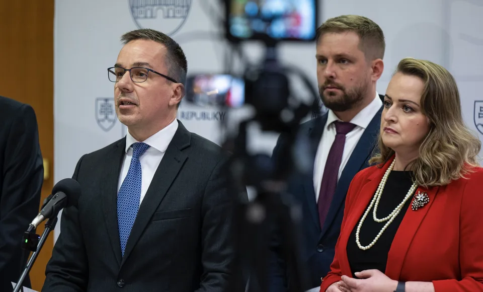 You are currently viewing Tripartita vyzýva na dialóg, ktorý prinesie dohodu na riešení pre zdravotníctvo