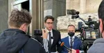 Andrej Stančík pred budovou Generálnej prokuratúry SR.
