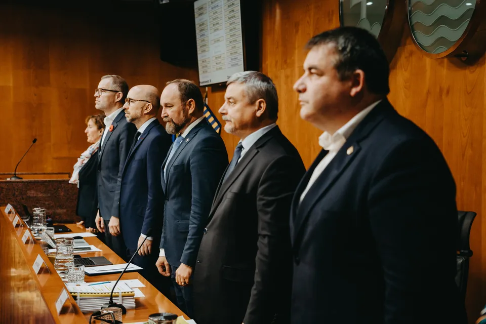 Read more about the article Krajskí poslanci jednohlasne schválili rozpočet na rok 2026, prioritami župy budú zdravotníctvo, sociálna starostlivosť a mosty