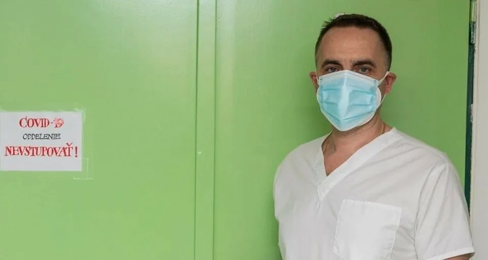Read more about the article Primára vytočil Bukovský: Zrazu sa tu zjaví a pasuje sa za odborníka, ako liečiť covid