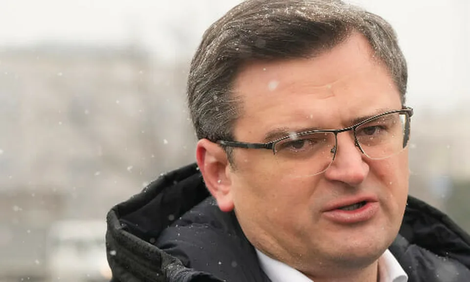 Read more about the article Kuleba kritizuje Západ: Posielanie vojenskej pomoci “po kvapkách” už nefunguje!