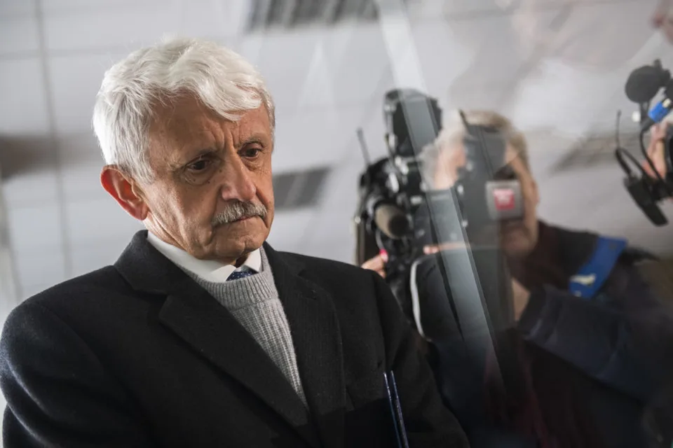 Read more about the article Dzurinda kritizuje Trumpa: Mal by pochopiť, že v politike netreba brať do ruky kladivo