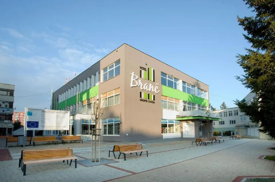 Read more about the article Dlhoročný problém smeruje k vyriešeniu: Budova Hotela Branč v Senici ide do dražby