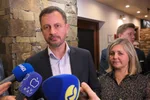 Šéfka Žilinského kraja Erika Jurinová (vpravo) a premiér Eduard Heger (obaja OĽANO).