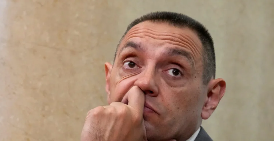 Read more about the article Agentúra AFP “bije na poplach”: Pozor! TOTO je nový šéf tajných v Srbsku