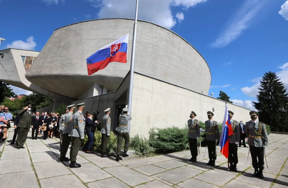 Read more about the article „Hanbíme sa za našu trikolóru?“ pýta sa Anka Žitná Lučaiová na margo situácie počas osláv SNP