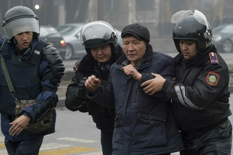 Read more about the article Nepokoje v Kazachstane: Zatkli už vyše 5000 ľudí, 16 policajtov  bolo zabitých!