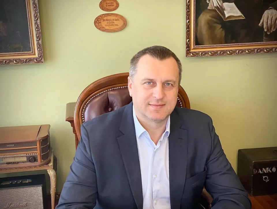Read more about the article Danko propaguje ruskú vakcínu: Krajčí ho v lufte zrušil!
