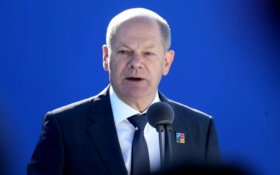 You are currently viewing Svätého Otca kritizuje i Scholz: Nesúhlasí s pápežovým názorom, aby Ukrajina vztýčila bielu vlajku