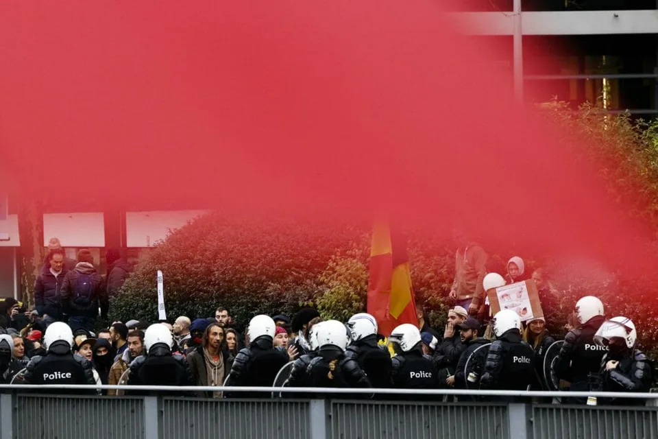 Read more about the article V Belgicku sa opäť protestovalo: Skupina demonštrantov sa dostala do zrážok s políciou!