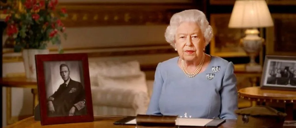 Read more about the article Opäť kráľovnú nepotešili: Harry a Meghan zase porušili tradíciu!