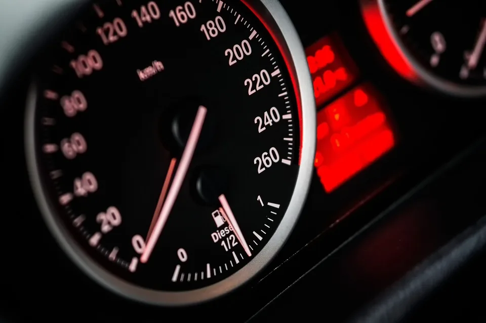 Read more about the article Úradníci si z mesta spravili vlastnú autopožičovňu