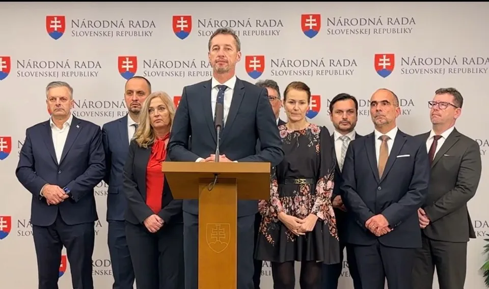 Read more about the article KDH vyzýva vládu, aby stiahla kompetenčný zákon: Zváži aj podanie na ÚS