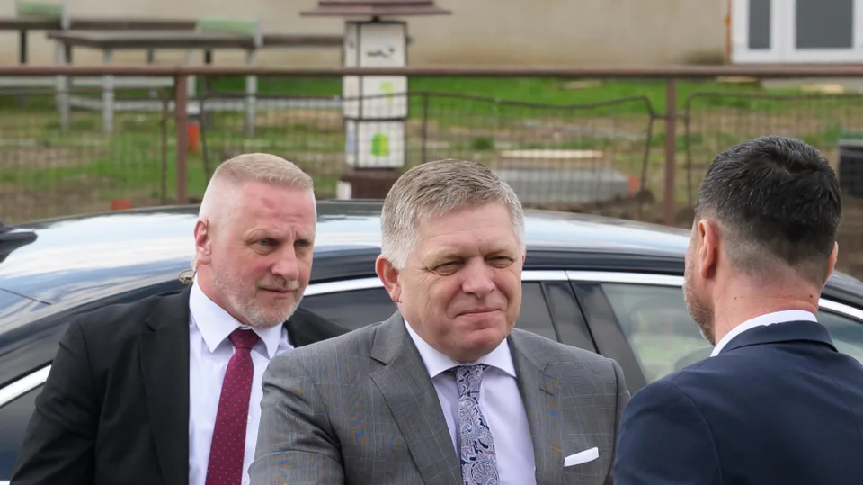 Read more about the article Fico opäť medzi ľuďmi: Ukázal svoj ľudský prístup aj napriek predchádzajúcim nepríjemnostiam