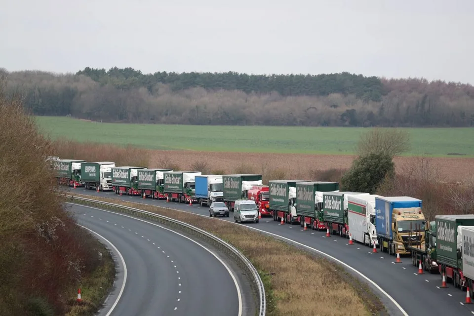 Read more about the article Tvrdý brexit môže vyvolať kilometrové kolóny, varujú odborníci. Ako to chcú zvládnuť Briti?