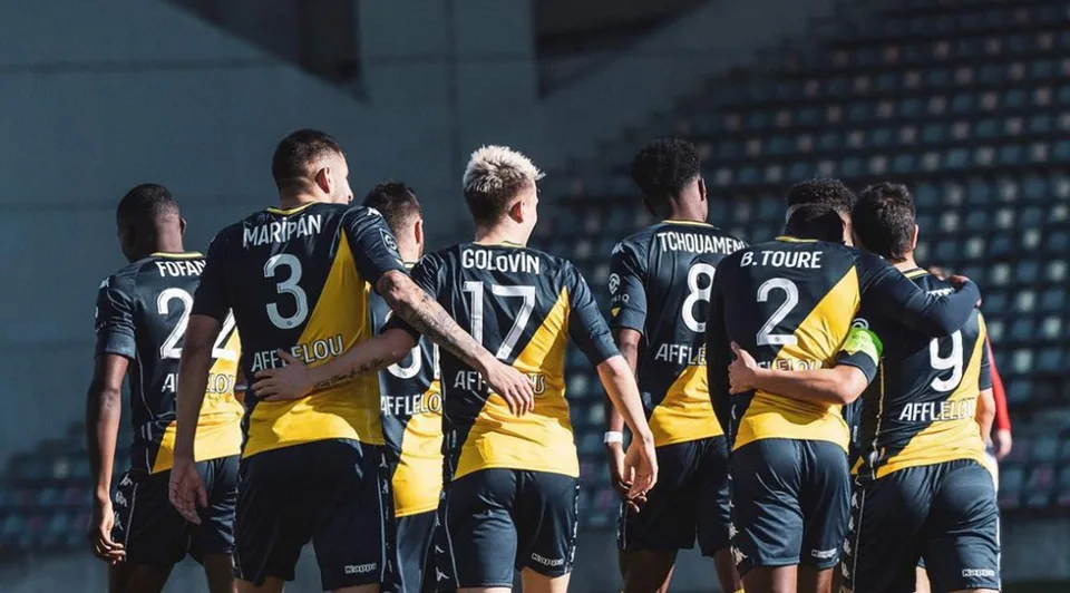 Read more about the article Šokujúce momenty na palube: Lietadlo s futbalistami Monaka muselo núdzovo pristáť!