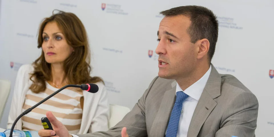 Read more about the article Kalavská a Drucker dvíhajú varovný prst: Aká smrteľná bude tretia vlna?