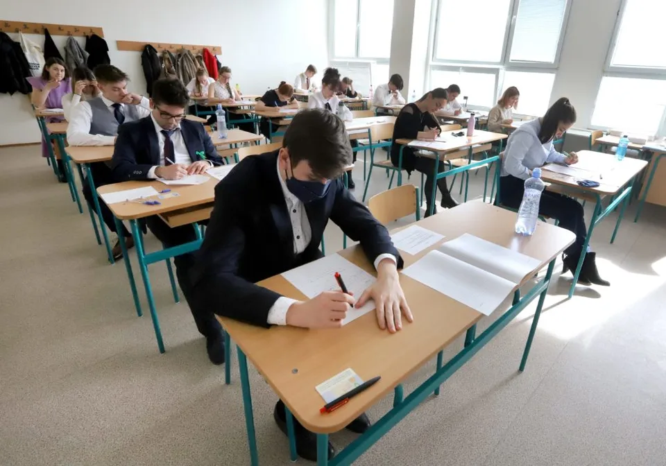Read more about the article Písomnú maturitu z matematiky absolvuje vyše 5100 študentov