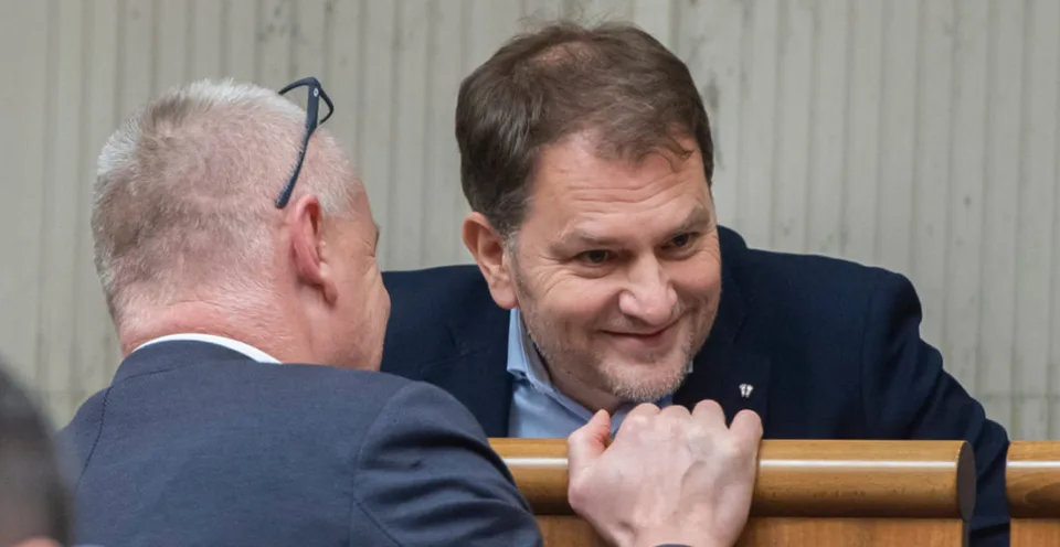 Read more about the article Čaká nás ďalší cirkus v parlamente? Matovič sa má ospravedlniť za “teliatka” a “ožratých”
