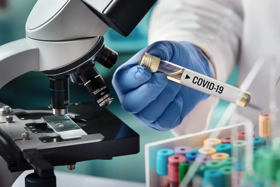 Read more about the article Vedci sú znepokojení: Tento subvariant covidu je schopný obísť imunitu nadobudnutú vakcináciou!