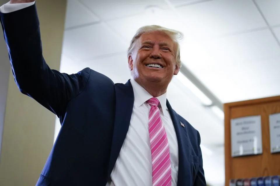 Read more about the article Lúči sa: Trump oznámil, že jeho tím začne s odovzdávaním moci
