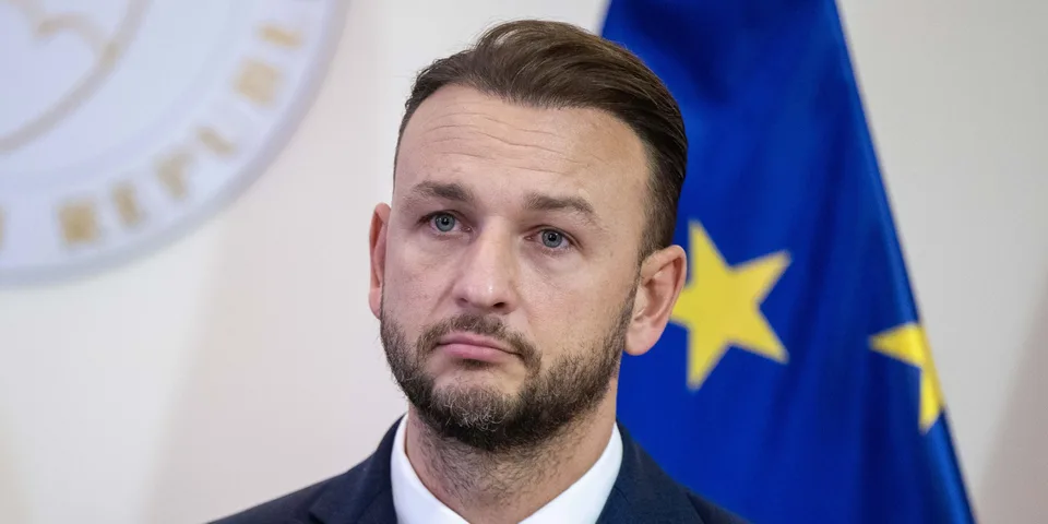 Read more about the article Šutaj Eštok otvorene proti PS: Kým my chránime deti, oni riešia legalizáciu drog