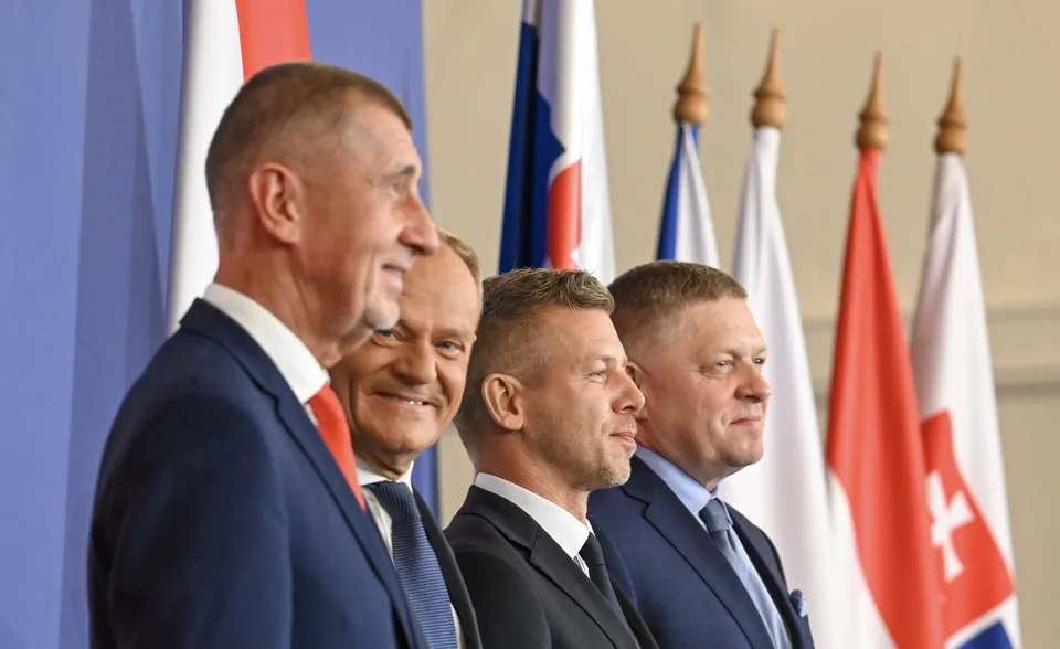 Read more about the article Fico po summite V4 volá po spájaní regiónu. Lídri odmietli  nastolovať témy, ktoré ich rozdeľujú