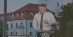 Šéf Smeru-SD počas prejavu na sneme strany 17.novembra.