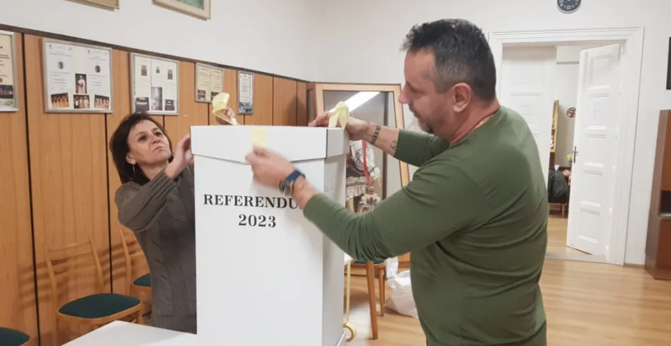 Read more about the article Referendum bude zrejme neplatné: Účasť je zatiaľ 27,5 percenta, sčítali vyše 80 percent okrskov