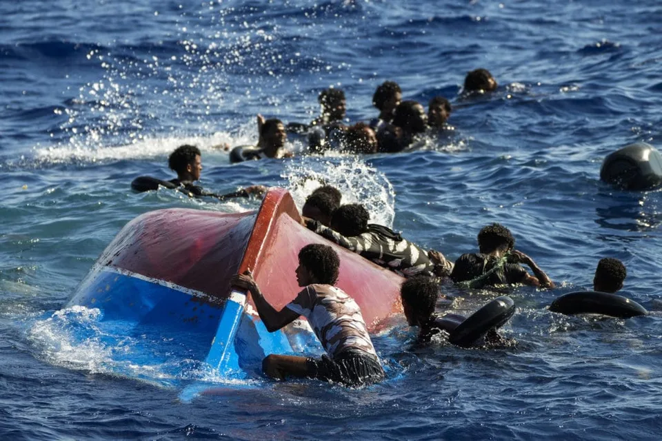 Read more about the article Talianska pobrežná stráž zachránila z rybárskej lode asi 600 migrantov
