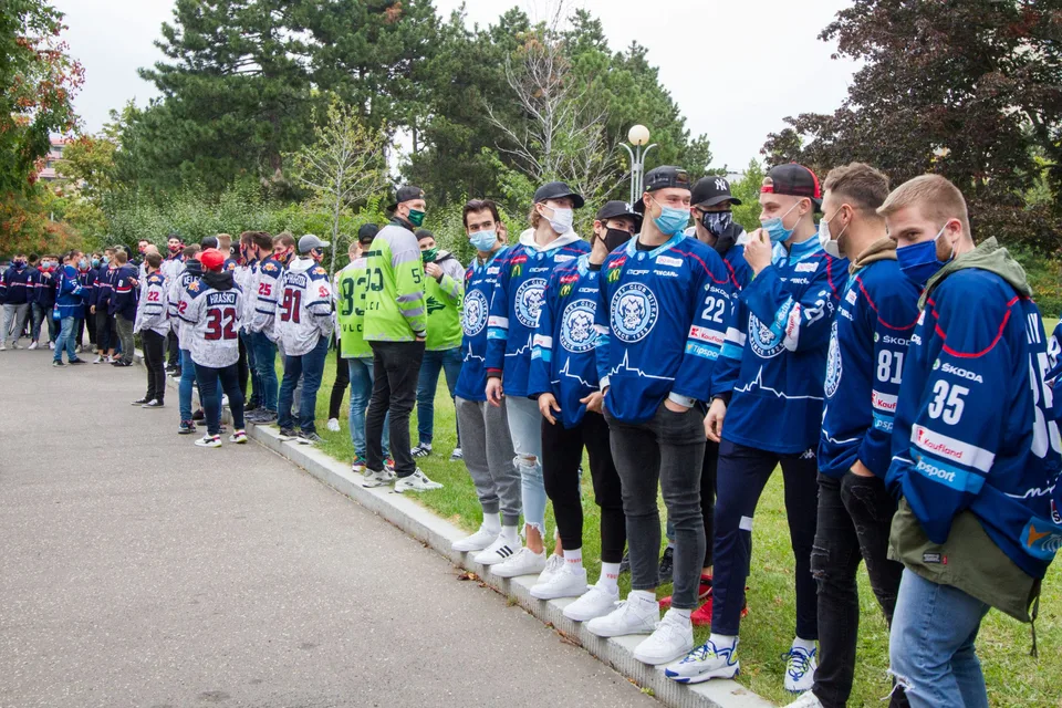 Read more about the article Slovenskí hokejisti vyjadrili protest pred Úradom vlády