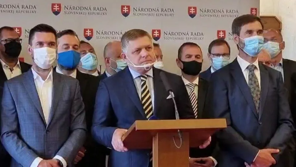 Read more about the article Nevzdávajú sa: SMER-SD je pripravený opäť podať návrh na odvolanie Mikulca