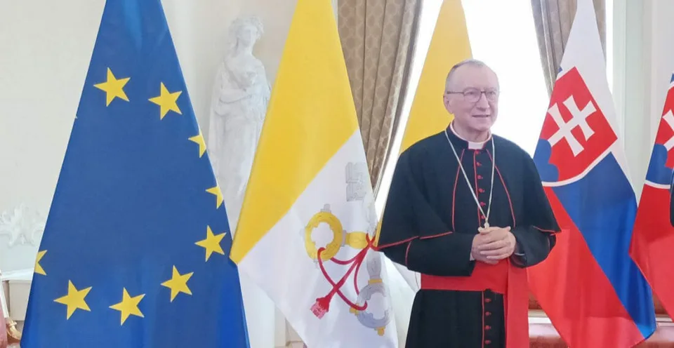 Read more about the article Sekretár Vatikánu bránil Františka: Je pápež proruský preto, že volá po mieri a pozýva zamyslieť sa?