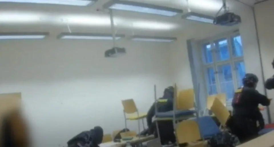 Read more about the article Dramatické zábery, polícia ČR zverejnila video zo zásahu na filozofickej fakulte