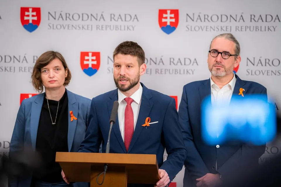 Read more about the article Šimečka chce politiku aj počas nedele: O tom, čo sa bude vysielať a pozerať, rozhodujú občania a médiá