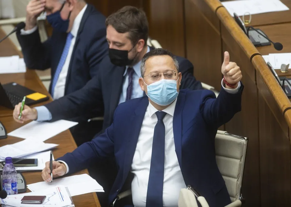 Read more about the article Banky sú zdravé tak, že to ľuďom kole oči! Kamenický sa pustil do koalície