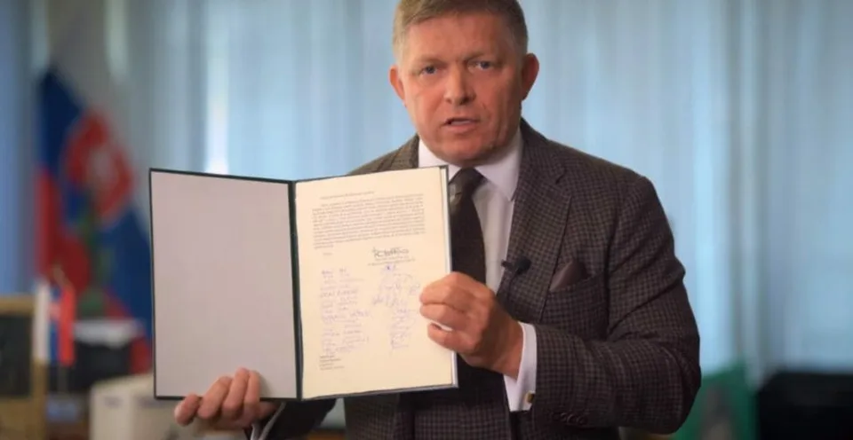 Read more about the article VIDEO Fico opäť prehovoril Čaputovej “do duše”, Smer jej doručil referendové otázky: Vieme, že máte dilemu!