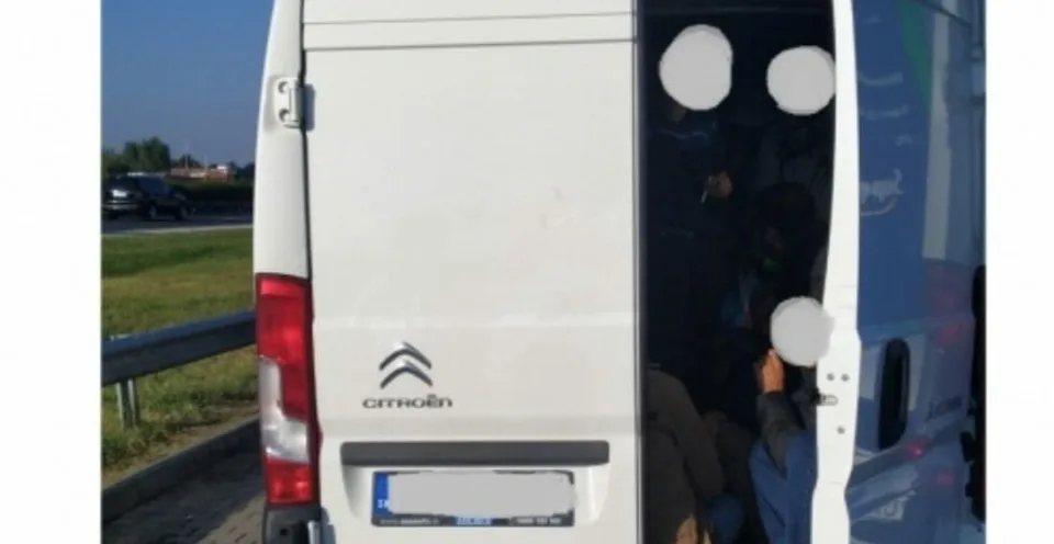 Read more about the article V Maďarsku zadržali Slováka, ktorý viezol 23 utečencov! Vraj zo Sýrie a Somálska