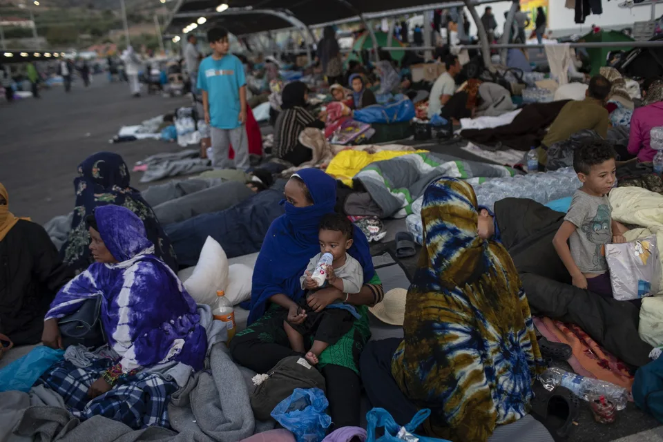 Read more about the article Na stanové mestečko udrel dážď. Tisíce migrantov prišli o prístrešie