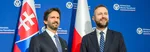 Na snímke zľava vicepremiér a minister obrany SR Robert Kaliňák (Smer-SD) počas stretnutia s poľským rezortným kolegom Wladyslawom Kosiniakom-Kamyszom vo Varšave