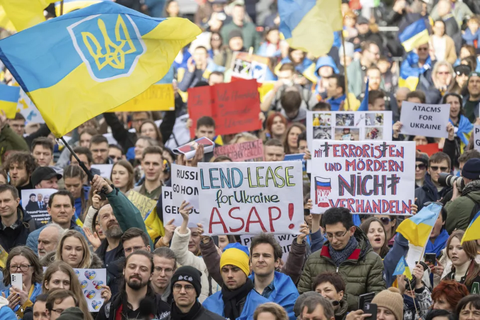 Read more about the article Mníchovčania protestujú proti konferencii, ktorá rieši Ukrajinu. V meste sa zišla politická elita Západu