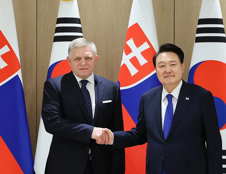 Read more about the article Výborné správy od premiéra: Podľa Fica chce Južná Kórea priniesť na Slovensko ďalšie investície