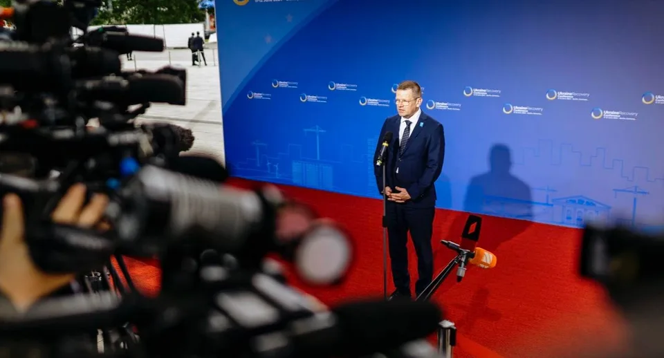 Read more about the article Kmec: Cítim obrovskú hrdosť na naše firmy a ich odhodlanie prispieť k TOMUTO cieľu