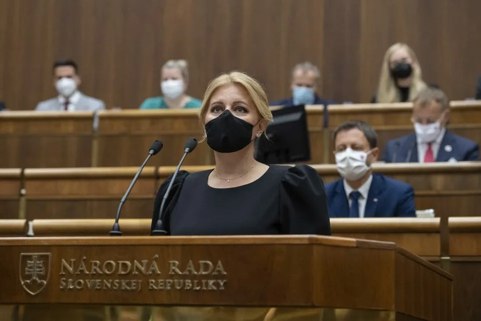 Read more about the article Niektoré neparlamentné strany správu Čaputovej ostro kritizujú: O ničom. Ako celá prezidentka!