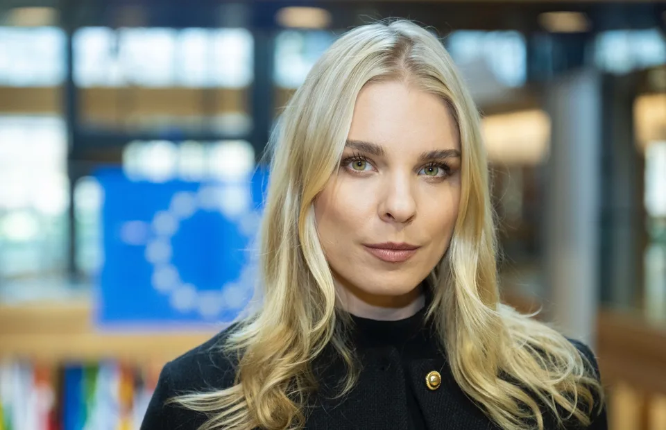 Read more about the article Europoslanci za Smer podávajú podnet vedeniu EÚ na Cifrovú Ostrihoňovú za jej účasť na kampani
